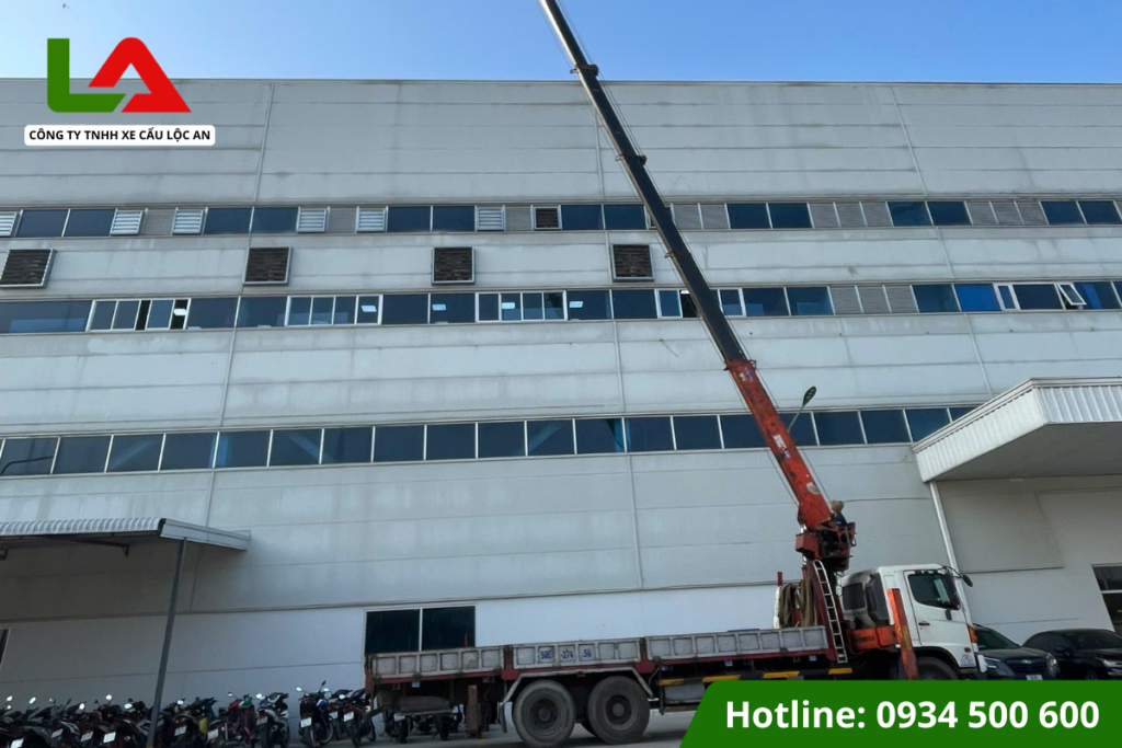 Thuê Xe Cẩu Thùng Chở Hàng