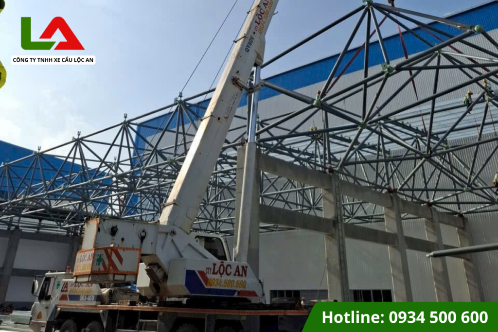 Xe Cẩu KCN Lê Minh Xuân