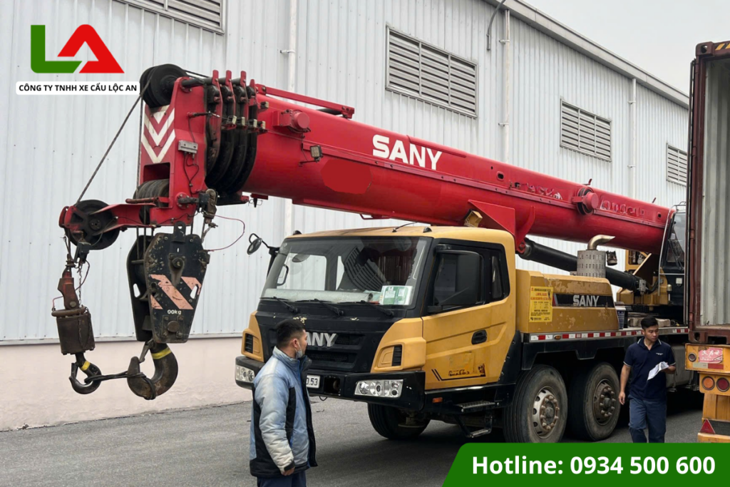 Cẩu Kato nâng hạ máy móc công nghiệp Quận Bình Tân