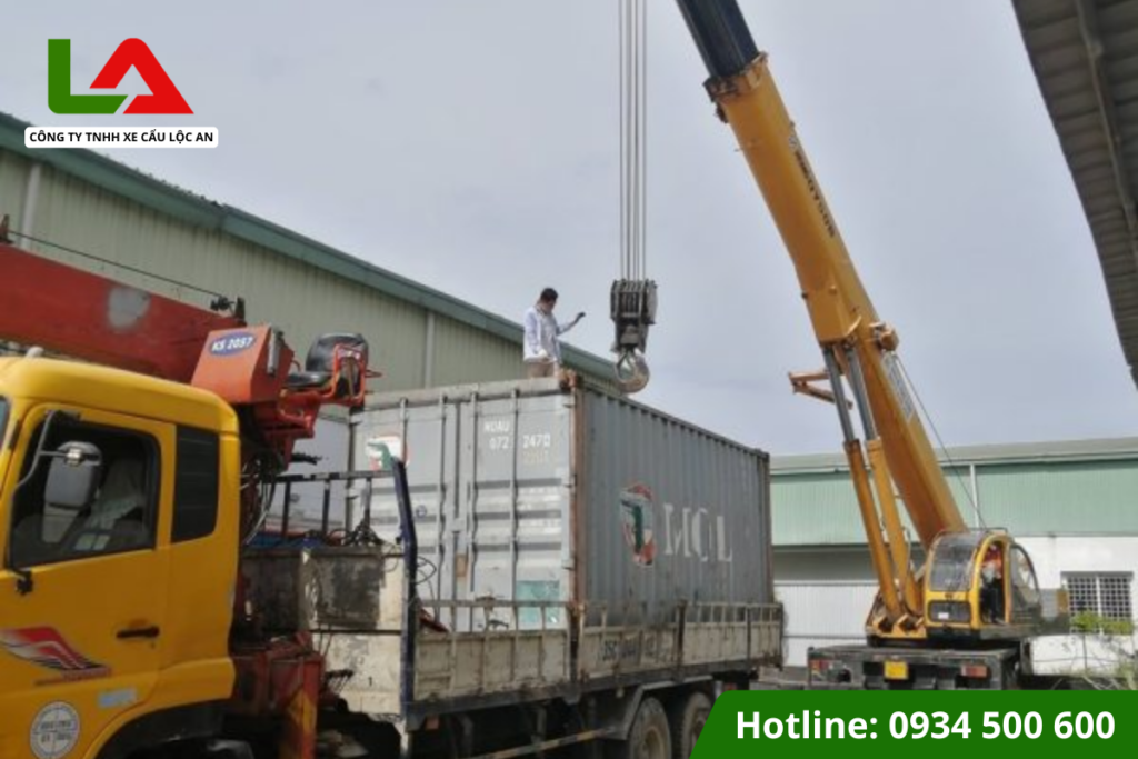 Cẩu Kato nâng hạ máy móc công nghiệp Quận Bình Tân