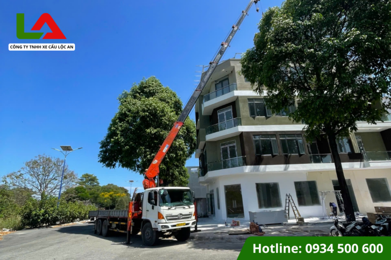 Thuê Xe Cẩu Thùng Chở Hàng
