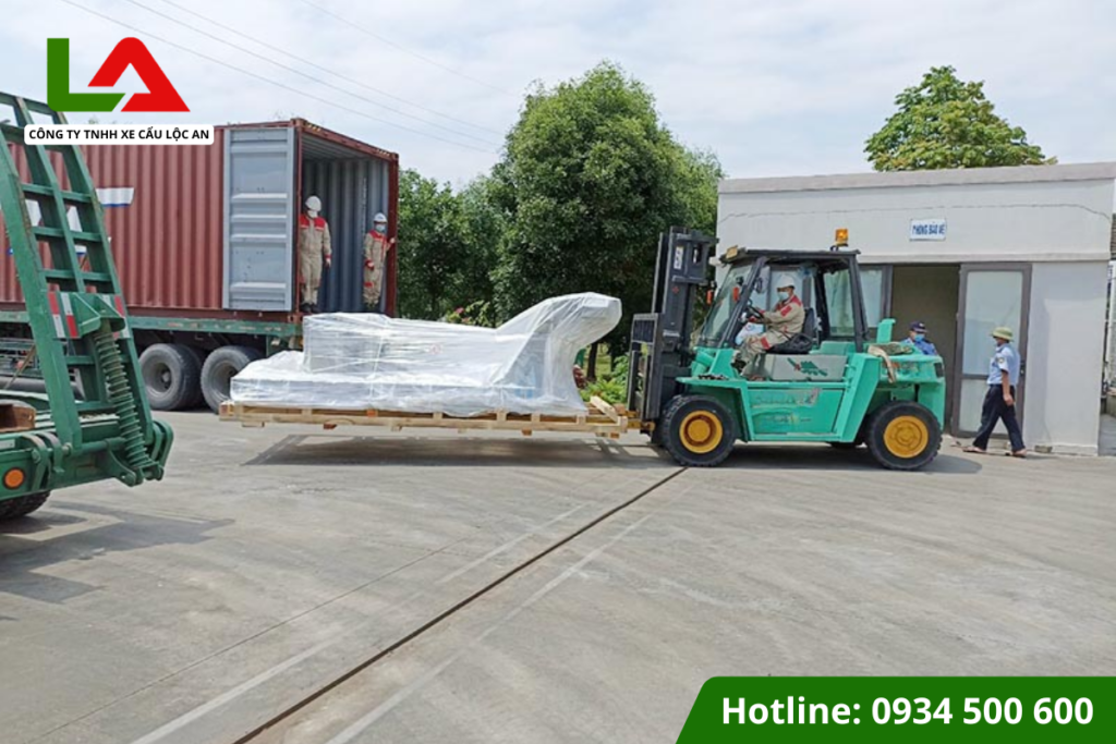 Thuê xe nâng tải trọng lớn TPHCM
