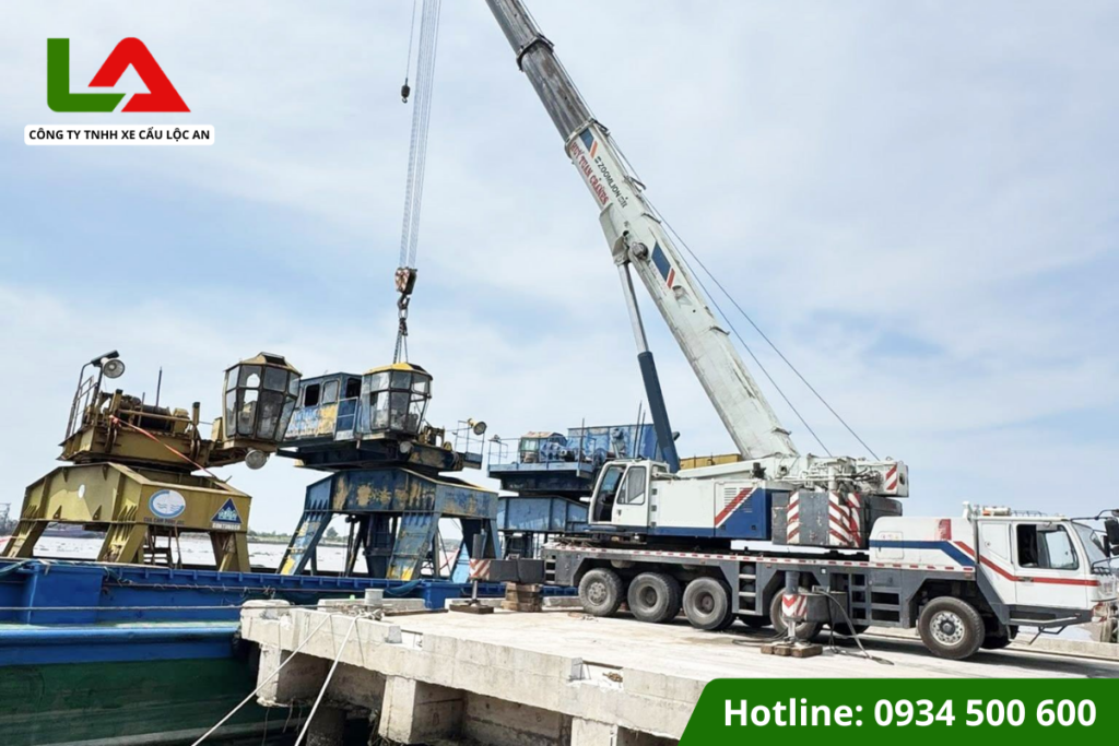 Thuê Xe Cẩu Kato Nâng Hạ Bồn Công Nghiệp