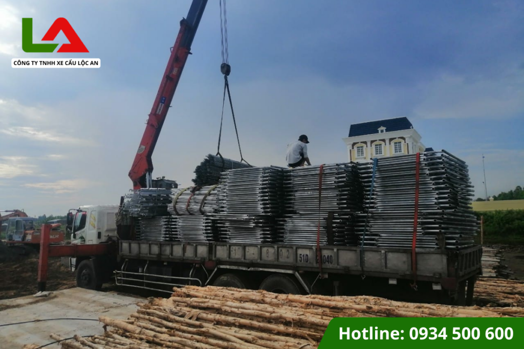 Thuê xe cẩu chở máy móc đi các tỉnh miền Tây