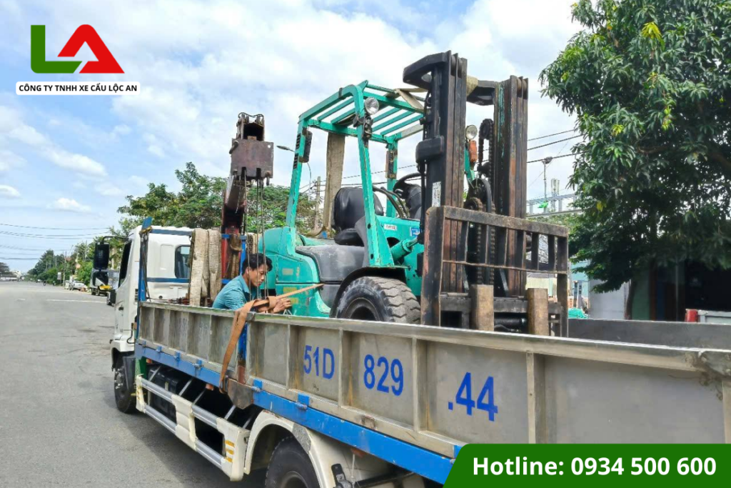 Dịch vụ cẩu hàng bằng xe cẩu thùng